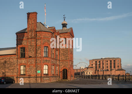 Edificio di pilotaggio Pier Head fiume Mersey Liverpool England Regno Unito Foto Stock