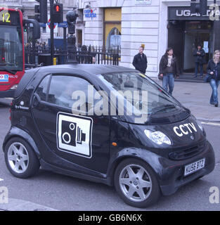 Applicazione del traffico CCTV Car. Una visione generale di un'auto TVCC per l'applicazione del traffico nel centro di Londra. Foto Stock