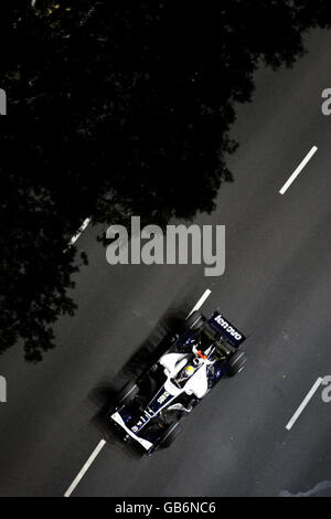 William's Nico Rosberg durante la sessione di qualificazione del Gran Premio di Singapore, come visto dallo Swissotel The Stamford, Singapore Foto Stock