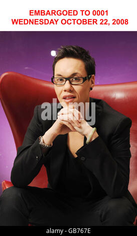 GOK WAN, presentatore e giudice del 2008 indossatore di occhiali Specsaver Celebrity al Waldorf Hotel, nel centro di Londra. Foto Stock