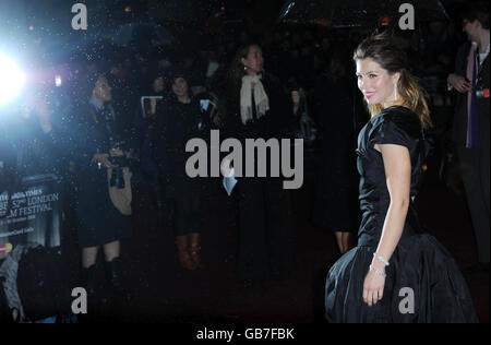 Jessica Biel arriva alla proiezione di Easy Virtue, durante il Times BFI London Film Festival 2008, all'Odeon West End, Leicester Square, centro di Londra. Foto Stock