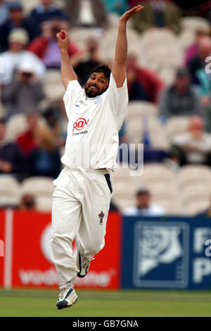 Cricket - Frizzell County Championship - Divisione uno - Lancashire / Sussex. Mushtaq Ahmed, Sussex CCC Foto Stock