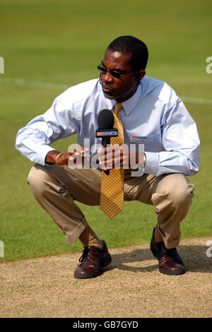 Cricket - Sud Africa / Zimbabwe - una giornata NatWest Series. Michael Holding, commentatore di Sky Sports Foto Stock