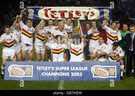 Rugby League - Super League Grand Final di Tetley - Bradford Bulls / Warriors Wigan. La squadra di Bradford Bulls festeggia la vittoria della Super League Grand Final di Tetley Foto Stock