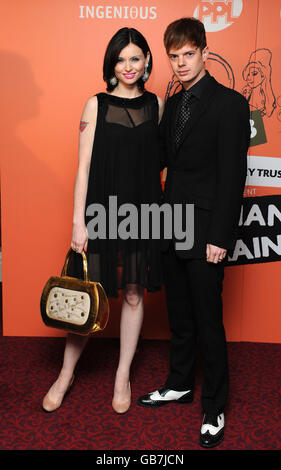 Sophie Ellis Bextor e Richard Jones arrivano al Music Industry Trusts' Award 2008 al Grosvenor Hotel, Park Lane, nel centro di Londra. Foto Stock