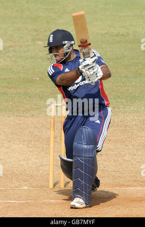 Cricket - Warm Up Match - Mumbai Cricket Presidente dell Associazione XI v Inghilterra XI - Brabourne Stadium - Mumbai Foto Stock