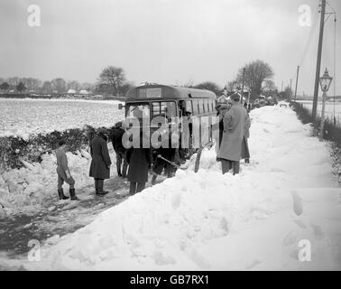 Meteo - scene invernali - Bus a filamento - 1958 Foto Stock