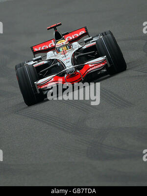 Formula uno Motor Racing - Gran Premio di Cina - Shanghai International Circuit - Shanghai. McLaren Mercedes' Lewis Hamilton durante il Gran Premio di Formula uno Sinopec al circuito Internazionale di Shanghai, in Cina. Foto Stock