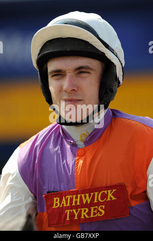 Corse ippiche - English Summer Garden Party - Uttoxeter Racecourse. Tom Scudamore, fantino Foto Stock