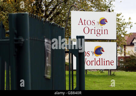 Dati governativi trovati al pub. La sede di Atos Origin a Cannock, Staffordshire. Foto Stock