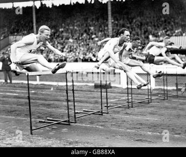 Donald Finlay (secondo l) conduce da J STL Thorton (Terzo l) e Reindert Brasser d'Olanda (l) Foto Stock