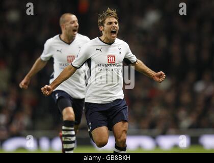 Calcio - Barclays Premier League - Arsenal v Tottenham Hotspur - Emirates Stadium. David Bentley di Tottenham Hotspur festeggia il raggiungimento dell'obiettivo di apertura. Foto Stock