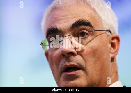 Il Cancelliere Alistair Darling tiene la lezione annuale di Mais alla Cass Business School nella città di Londra. Foto Stock