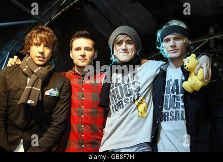 Interruttore McFly sul Regent Street Christmas Lights nel West End di Londra Foto Stock