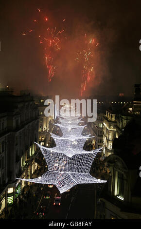 McFly interruttore su Regent Street le luci di Natale - Londra Foto Stock