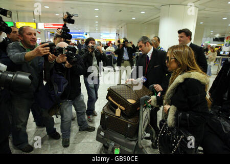 Lindsay Lohan arriva nel Regno Unito. Lindsay Lohan arriva all'aeroporto di Heathrow a Londra. Foto Stock