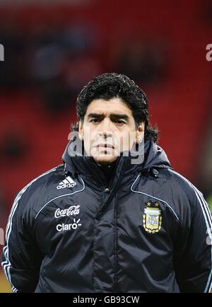 Calcio - International friendly - Scozia / Argentina - Hampden Park. Il nuovo manager argentino Diego Maradona Foto Stock