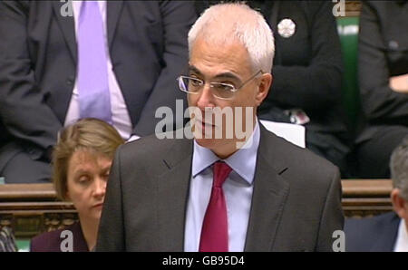 Rapporto pre-budget. Il Cancelliere Alistair Darling presenta il suo rapporto annuale pre-budget alla Camera dei Comuni di Londra. Foto Stock