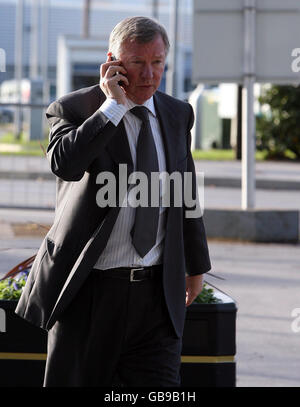 Calcio - audizioni Disciplinarie - City of Manchester Stadium. Il direttore del Manchester United Sir Alex Ferguson arriva per la sua audizione disciplinare al City of Manchester Stadium di Manchester. Foto Stock