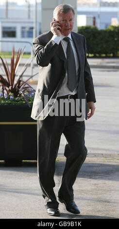 Il manager del Manchester United Sir Alex Ferguson arriva per la sua audizione disciplinare al City of Manchester Stadium di Manchester. Foto Stock