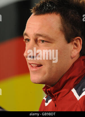 Calcio - Conferenza stampa Inghilterra - Stadio Olimpico. John Terry in Inghilterra durante una conferenza stampa allo Stadio Olimpico di Berlino, Germania. Foto Stock