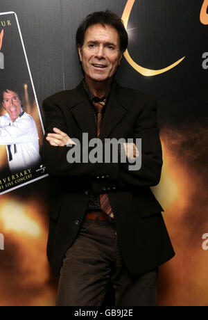 Sir Cliff Richard al lancio del suo "Time Machine Tour DVD" a Quo Vadis a Soho, nel centro di Londra. Foto Stock