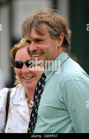 Horse Racing - English Summer Party in giardino - Uttoxeter Racecourse Foto Stock