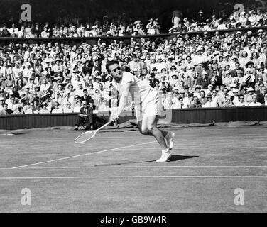 Tennis - campionati di Wimbledon 1949 - Tutti Inghilterra Club - Uomini Singoli Terzo turno - Jaroslav Drobny v Budge Patty Foto Stock