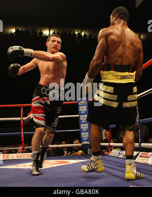 Boxing - WBC Super-Middleweight titolo - Carl Froch v Jean Pascal - Trent FM Arena Foto Stock