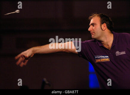 Scott Waites in azione in Inghilterra durante il suo incontro semifinale durante i Winnau World Masters presso la Spa di Bridlington. Foto Stock