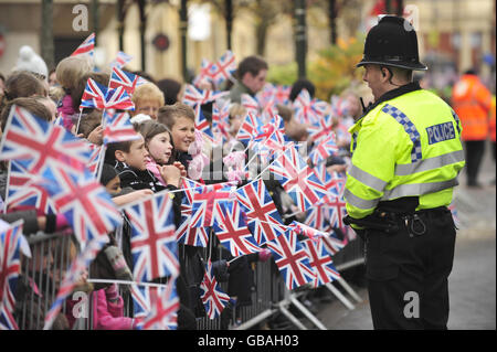 Della Regina e del Duca di Edimburgo visitare Oxfordshire Foto Stock