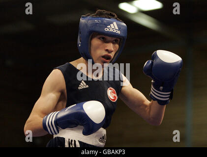 Eerhat Pehlivan in Turchia durante i Campionati europei di boxe alla Greenbank Academy di Liverpool. Foto Stock