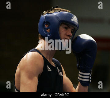 L'inglese Luke Campbell durante i Campionati europei di boxe alla Greenbank Academy di Liverpool. Foto Stock