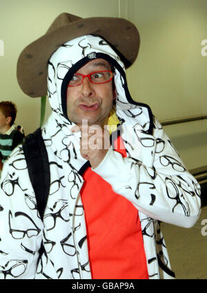 Sono una celebrità... Get Me out of Here il concorrente Timmy Mallet arriva all'aeroporto di Londra Heathrow su un volo dall'Australia. Foto Stock