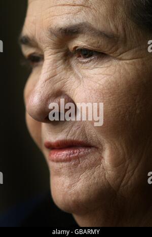 Maria Ontone de Menezes, la madre di Jean Charles de Menzes, che è stato ucciso da ufficiali di polizia armati presso la stazione della metropolitana di Stockwell, fotografata presso la Press Association, Victoria, Londra. Foto Stock