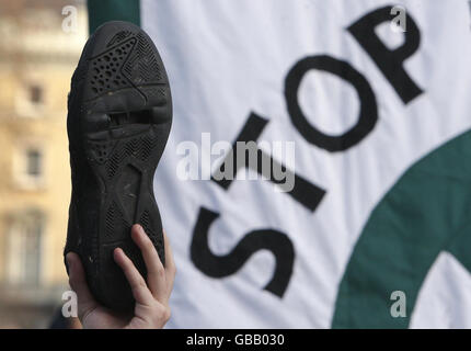 Protesta di scarpa Foto Stock