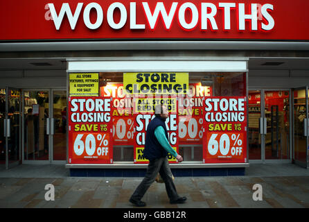 Una vista generale della parte anteriore di un negozio di Woolworths, 41 High St Worcester, WR1 2QD. Foto Stock