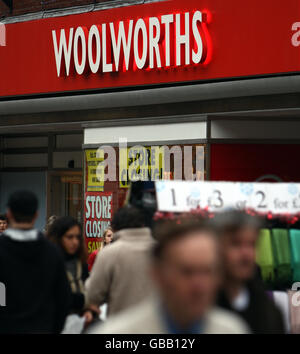 Una vista generale della parte anteriore di un negozio di Woolworths, 41 High St Worcester, WR1 2QD. Foto Stock