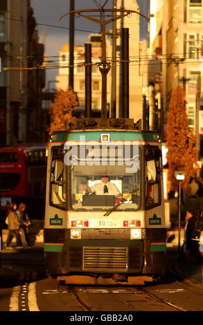 Vista generale di un tram Manchester Metrolink. Oggi gli elettori hanno l’ultima possibilità di votare in un referendum sull’introduzione di una tassa sulla congestione nella zona di Manchester. Foto Stock