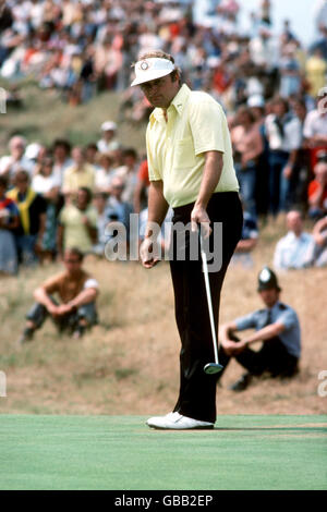 Golf - The Open Championship - Royal Birkdale. Ray Floyd vuole che la palla sia nel foro Foto Stock