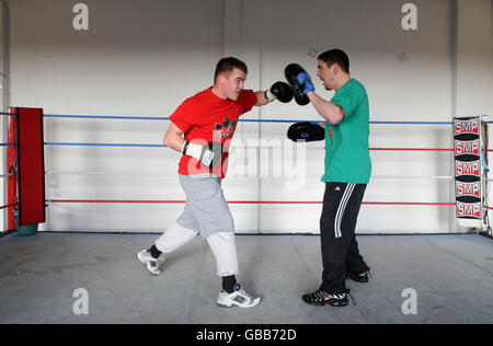 Boxing - Frankie Gavin lavorare fuori sessione - Arnies Palestra Foto Stock