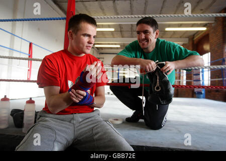 Boxing - Frankie Gavin lavorare fuori sessione - Arnies Palestra Foto Stock