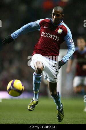 Calcio - Barclays Premier League - Aston Villa v Arsenal - Villa Park. Ashley Young, Aston Villa Foto Stock