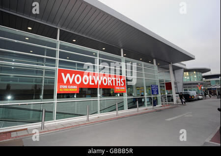 Vista generale della parte anteriore di un negozio Woolworths all'unità 1, The Rushes, Loughborough, Leicestershire LE11 5BG Foto Stock