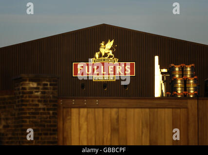 Fuller's Griffin Brewery. Vista generale della fabbrica di birra Fuller's Griffin a Chiswick, Londra. Foto Stock