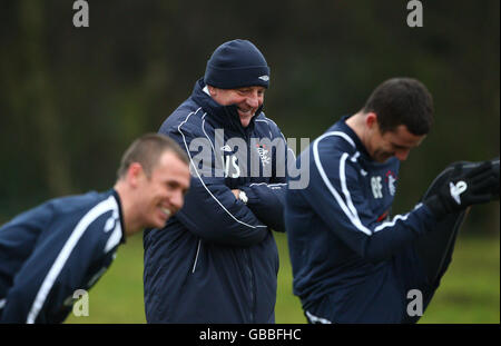 Calcio - Rangers Training - Murray Park. Rangers manager Walter Smith (centro) durante una sessione di formazione al Murray Park, Glasgow. Foto Stock