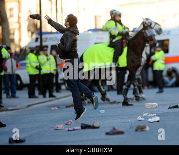 La protesta palestinese contro le incursioni aeree israeliane Foto Stock