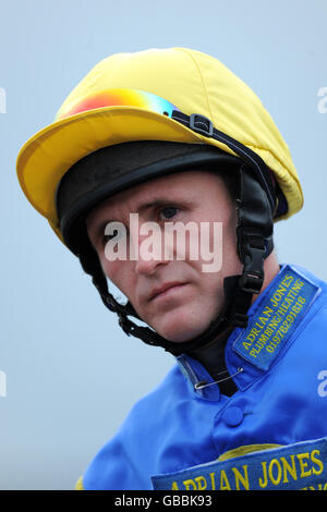 Corse di cavalli - Mercatino di Natale - Ippodromo di Uttoxeter. Derek Laverty, fantino Foto Stock