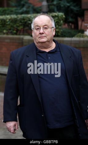 Causa Trevor Perry. Trevor Perry fuori dal Birmingham Crown Court. Foto Stock