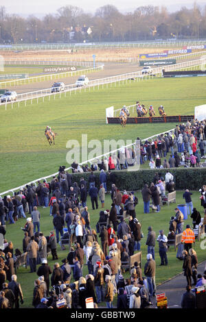 Corse ippiche - Festival di Natale di Stan James - giorno due - Ippodromo di Kempton Park. Vista generale dell'ippodromo di Kempton. Foto Stock